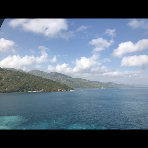 Meet your Posher, Ana - Picture 1 of 1